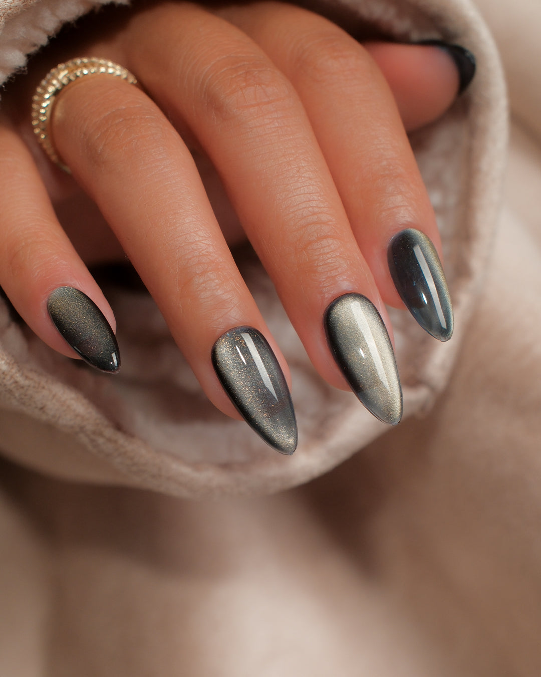 Magnetic Gel Press on Nails